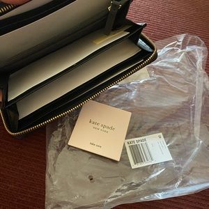 New, Kate Spade zipper clutch wallet, black